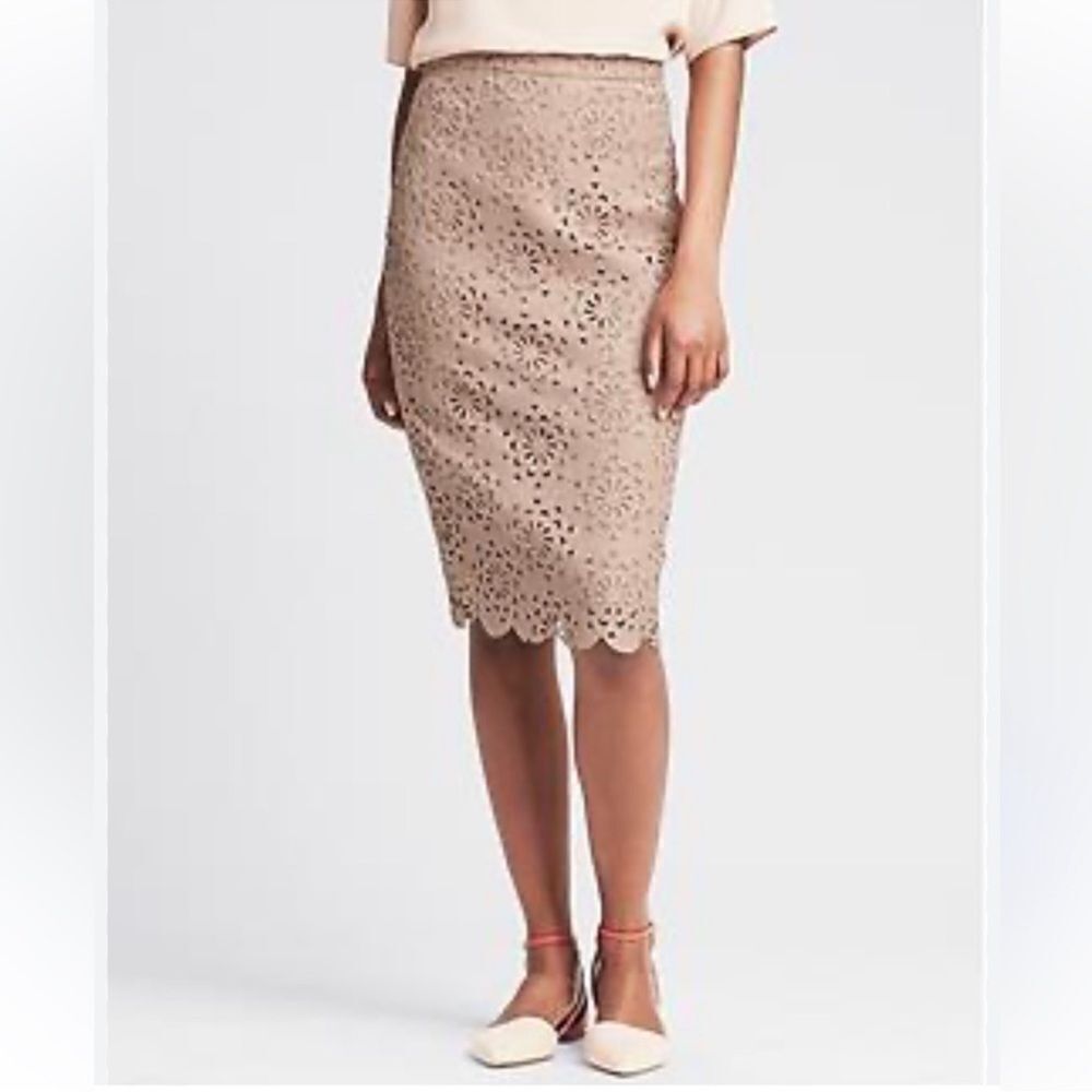 BR 16 Sunset Foxglove Tan Monogram Cutout Lace Scalloped Hem Pencil Skirt